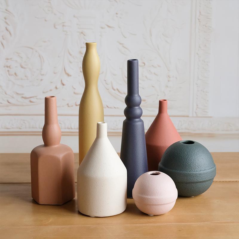 Decoration: A Set Of Seven Vases | DodiTec WC1